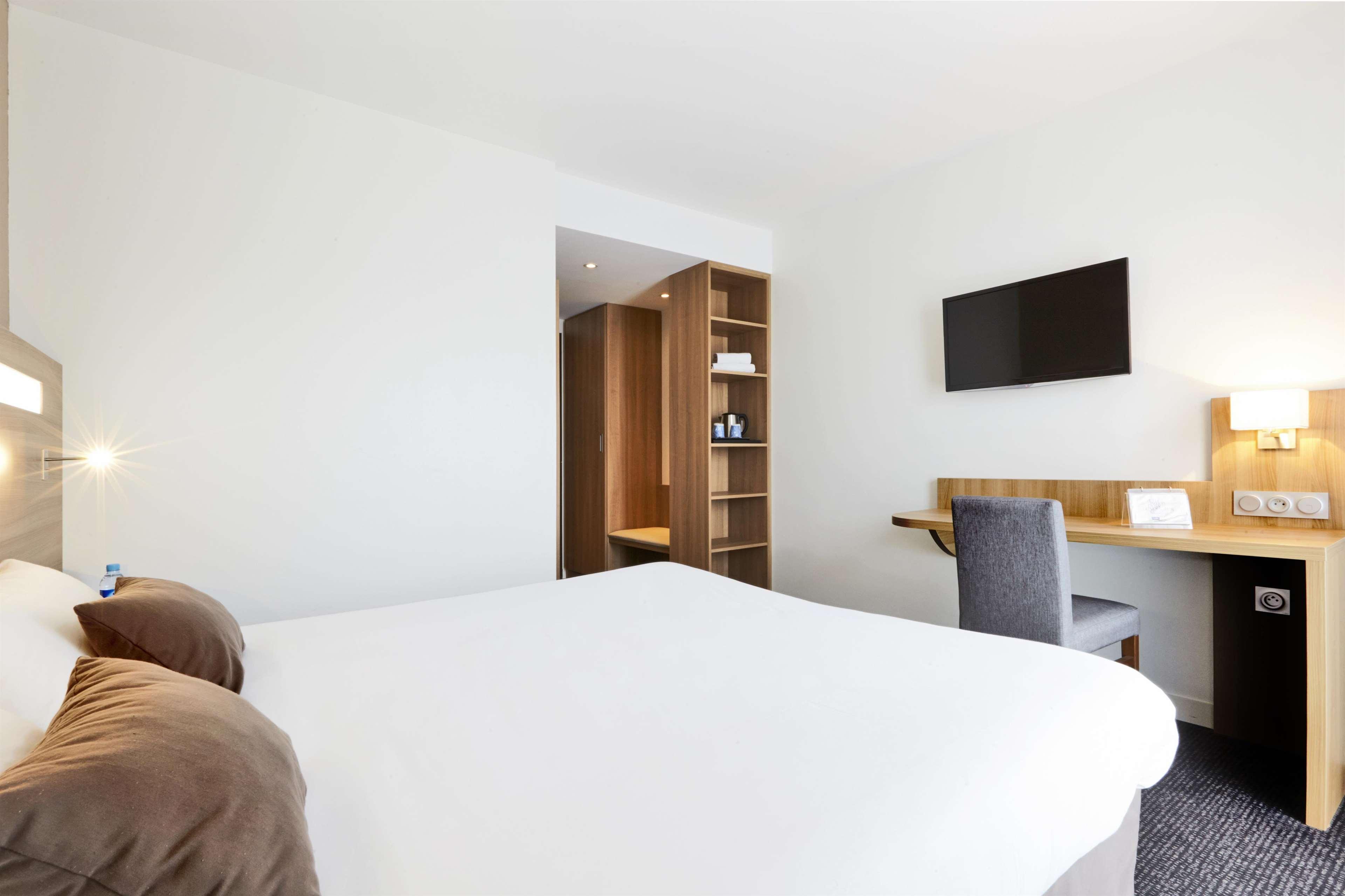 Kyriad Hotel Laval Laval  Exterior photo
